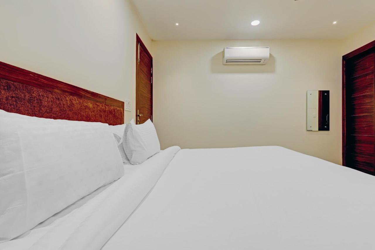 Collection O Hotel Aditya Palace Near Leisure Valley Park Gurgaon Exterior photo