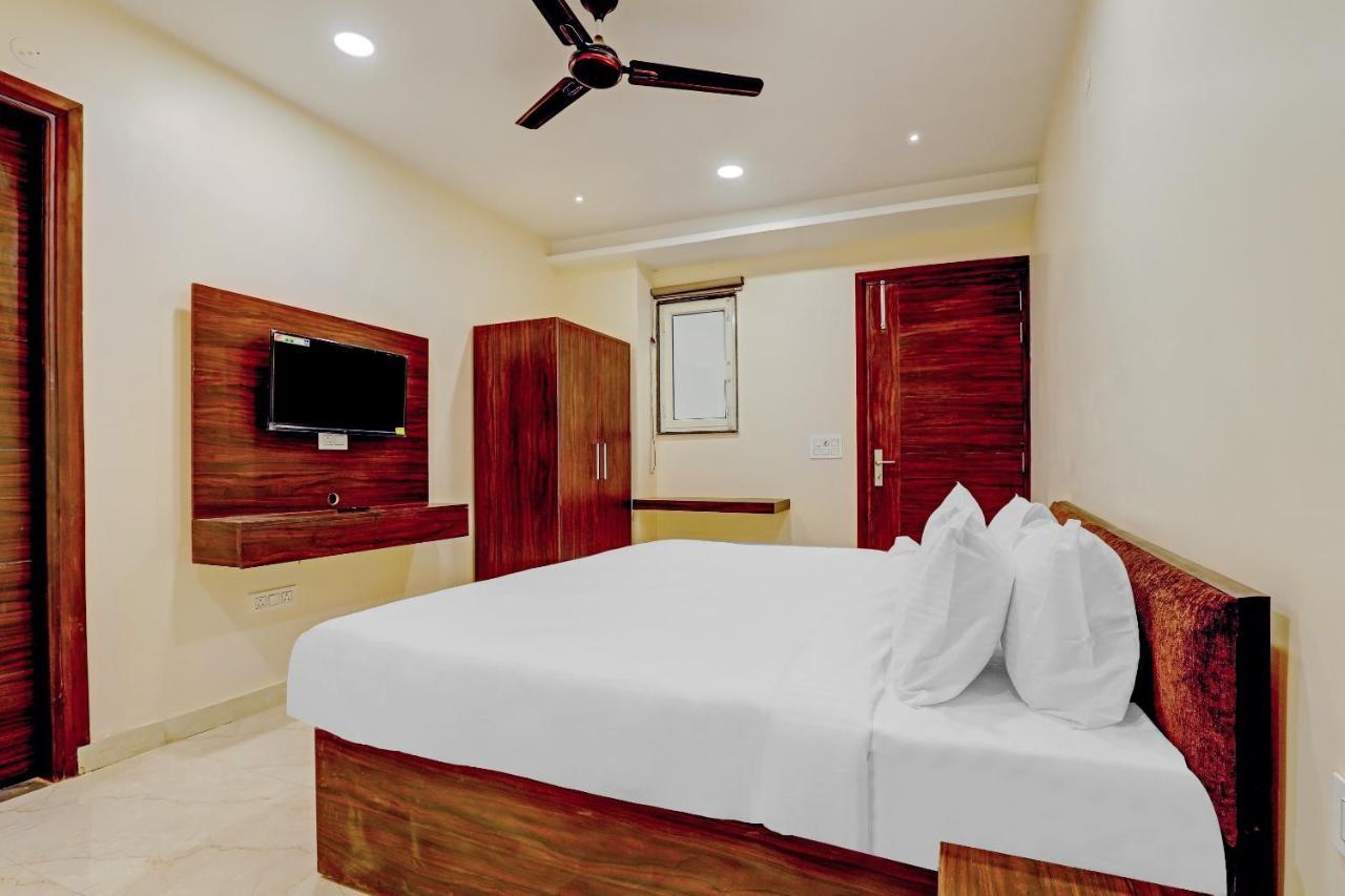 Collection O Hotel Aditya Palace Near Leisure Valley Park Gurgaon Exterior photo