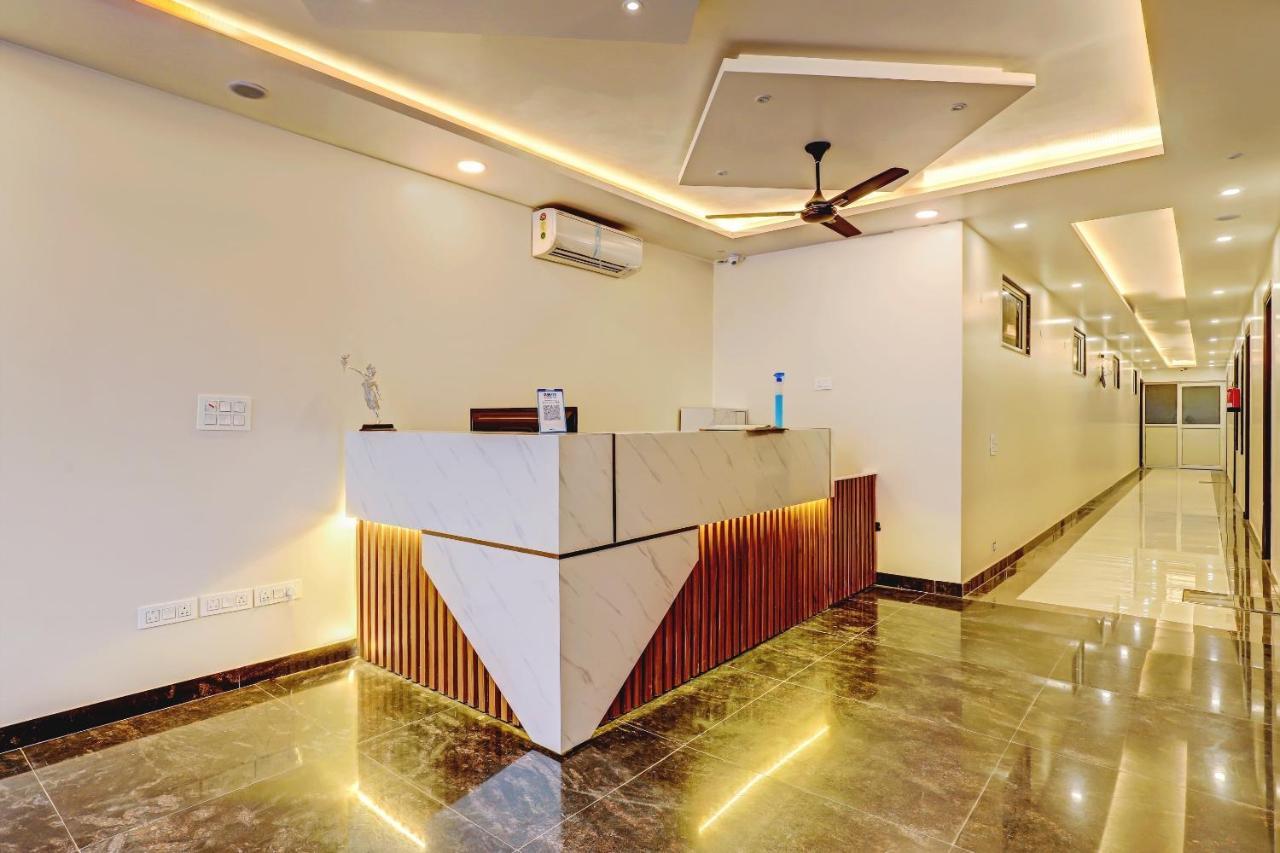 Collection O Hotel Aditya Palace Near Leisure Valley Park Gurgaon Exterior photo